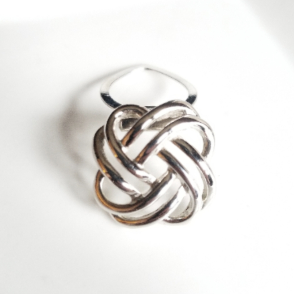 Silver-Tone Knot Motif Clip - Picture 2 of 3
